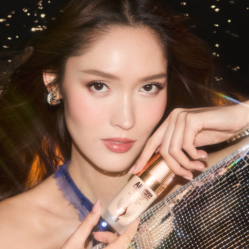 Holiday 25 Airbrush Flawless Foundation with Fair Model Aimee 