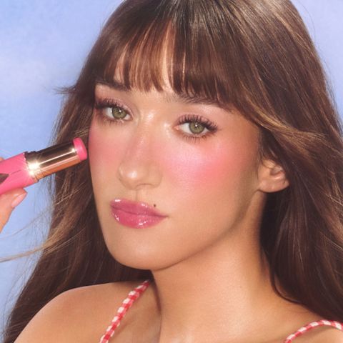 Bella Tilbury showing how to apply cream blush