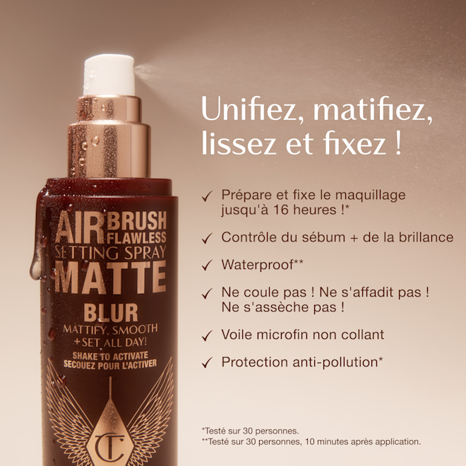 fr-AFF SS Claims 1000x1000 Close-up of Airbrush Flawless Setting Spray Matte bottle with text highlighting benefits: primes and sets makeup for up to 16 hours, oil and shine control, waterproof, anti-pollution shield, non-sticky micro-fine veil, and claims of no melting, fading, or creasing.