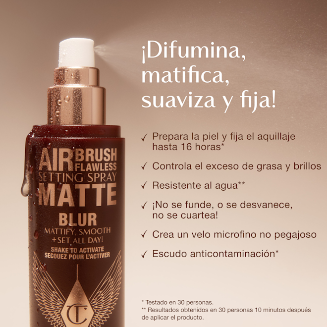 es-AFF SS Claims 1000x1000 Close-up of Airbrush Flawless Setting Spray Matte bottle with text highlighting benefits: primes and sets makeup for up to 16 hours, oil and shine control, waterproof, anti-pollution shield, non-sticky micro-fine veil, and claims of no melting, fading, or creasing.