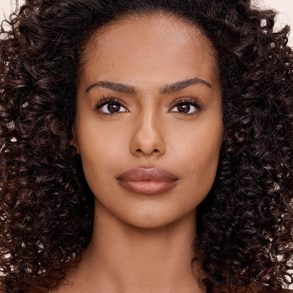 Airbrush Flawless Concealer - 9.5 Tan model after