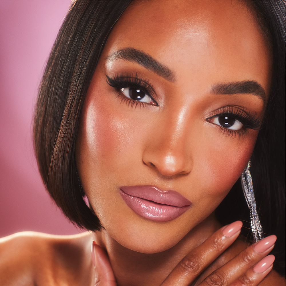 Jourdan Dunn wearing a makeup look for dark and black hair