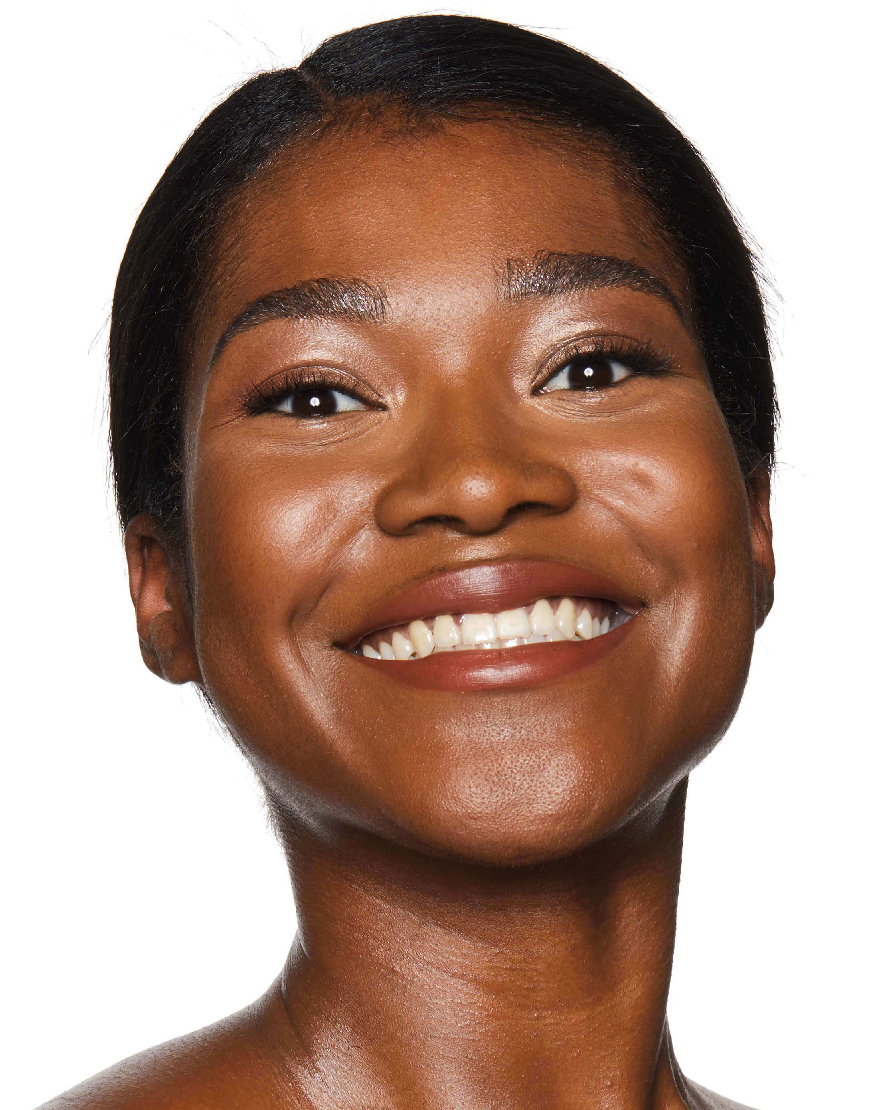 Magic-Foundation-shade-11-Model