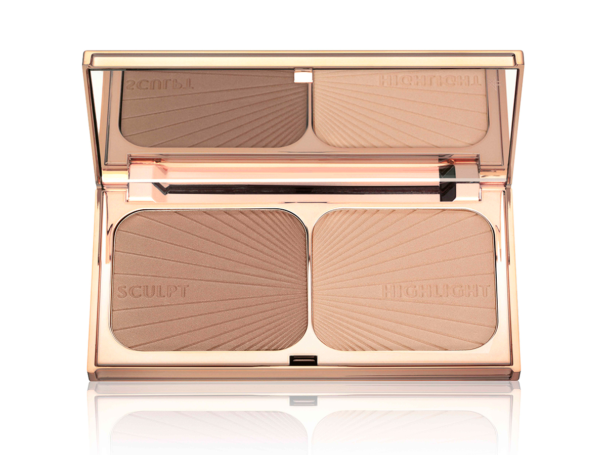 Il duo di bronzer e highlighter Filmstar Bronze & Glow è il segreto per ottenere il bronzo e lo splendore di una star di Hollywood
