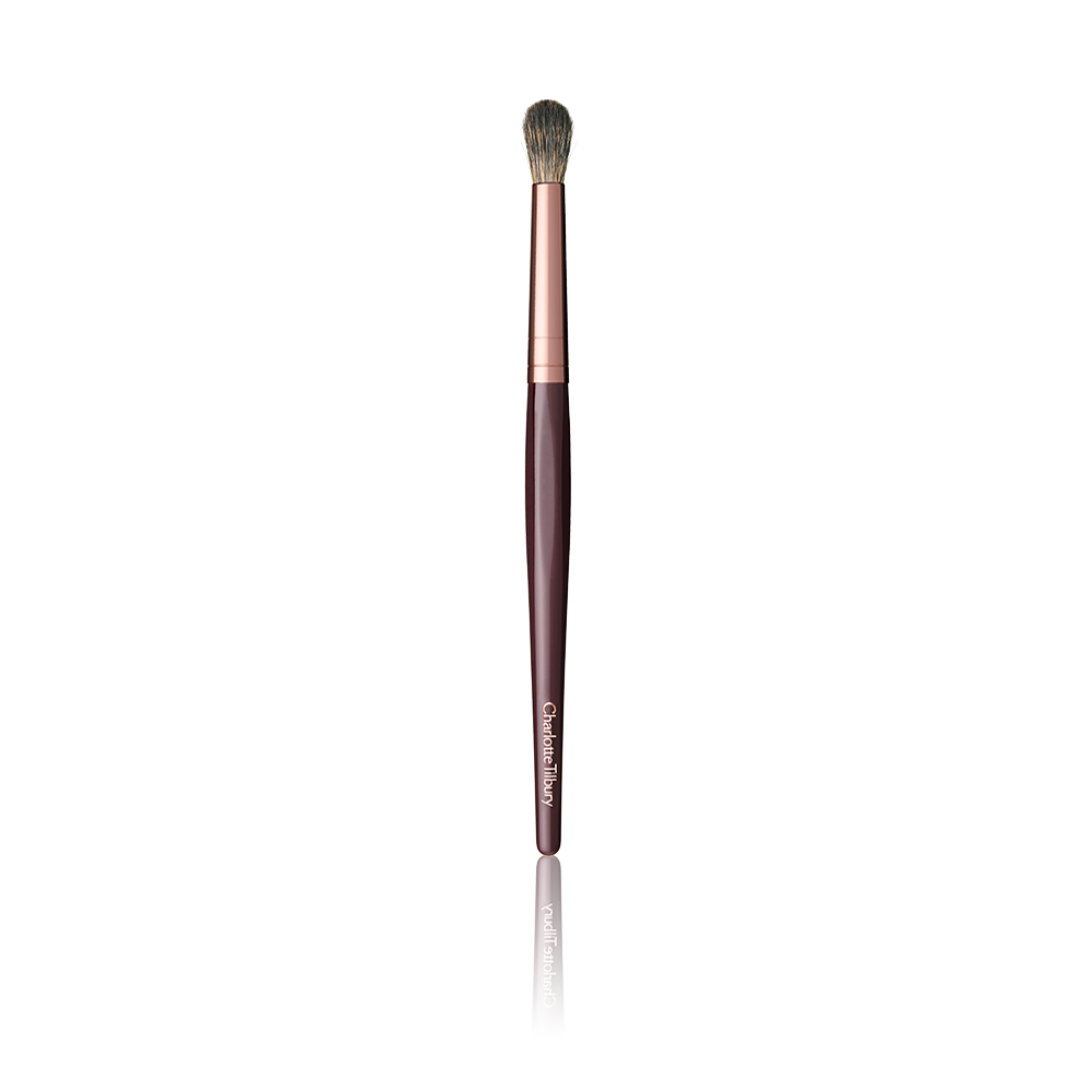 ROSE GOLD & NIGHT CRIMSON EYE BLENDER BRUSH Charlotte Tilbury