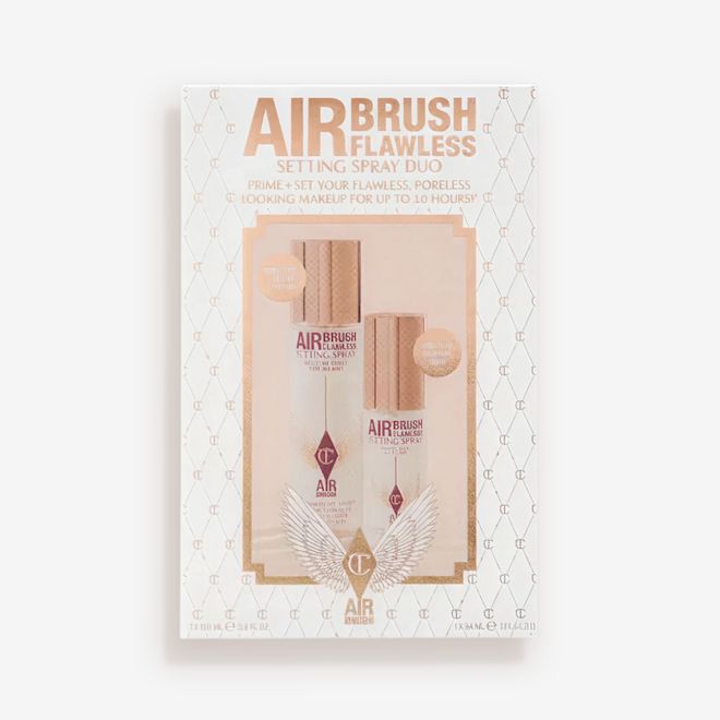 Foto del envase de Airbrush Flawless Setting Spray Duo con productos para el blog Foto del envase de Airbrush Flawless Setting Spray Duo con productos para el blog