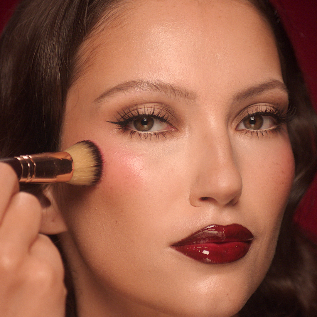 Step by step 20s makeup look tutorial: Step 9 apply cream blush to rouge cheeks