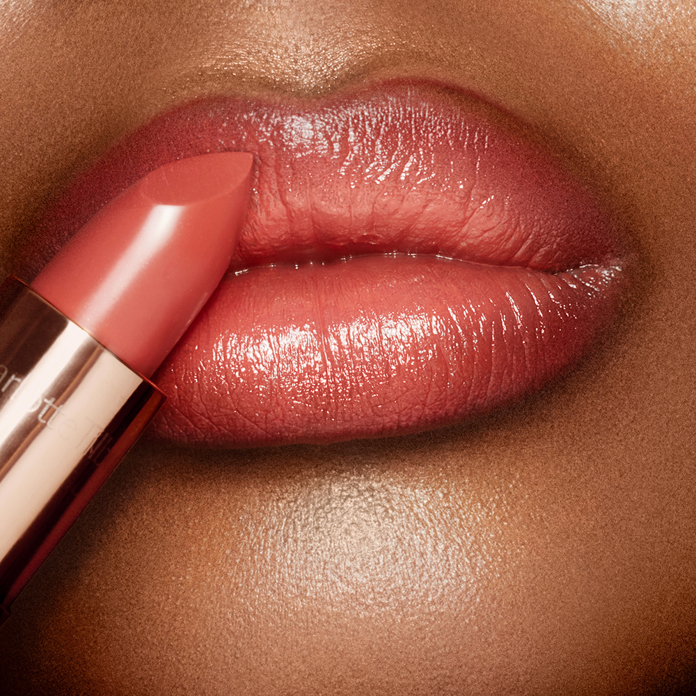 How to get a summer glow with coral lipstick