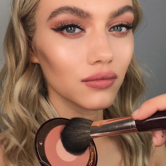 Cheek to chic Pillow Talk blusher 