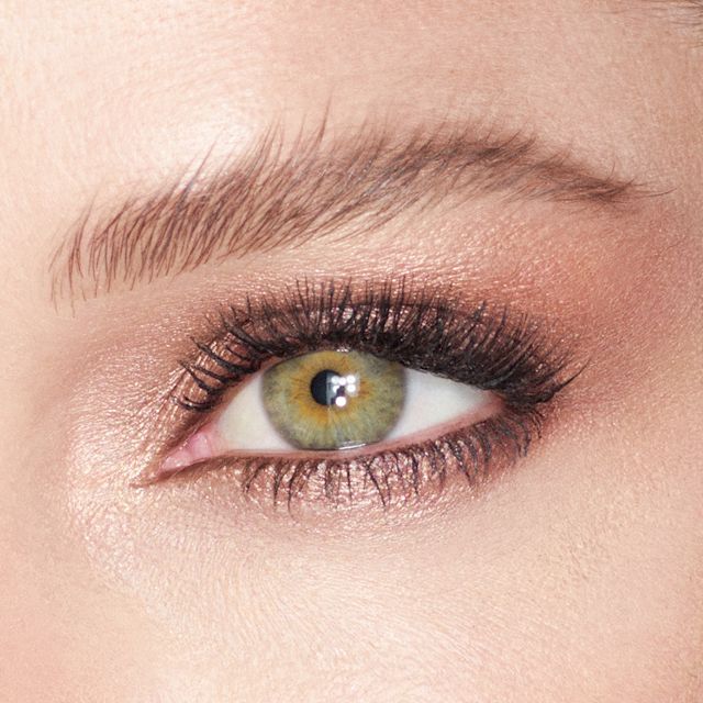 Model wearing Eyes to Mesmerise cream eyeshadow in Oyster Pearl as a one-eyeshadow simple eye makeup look