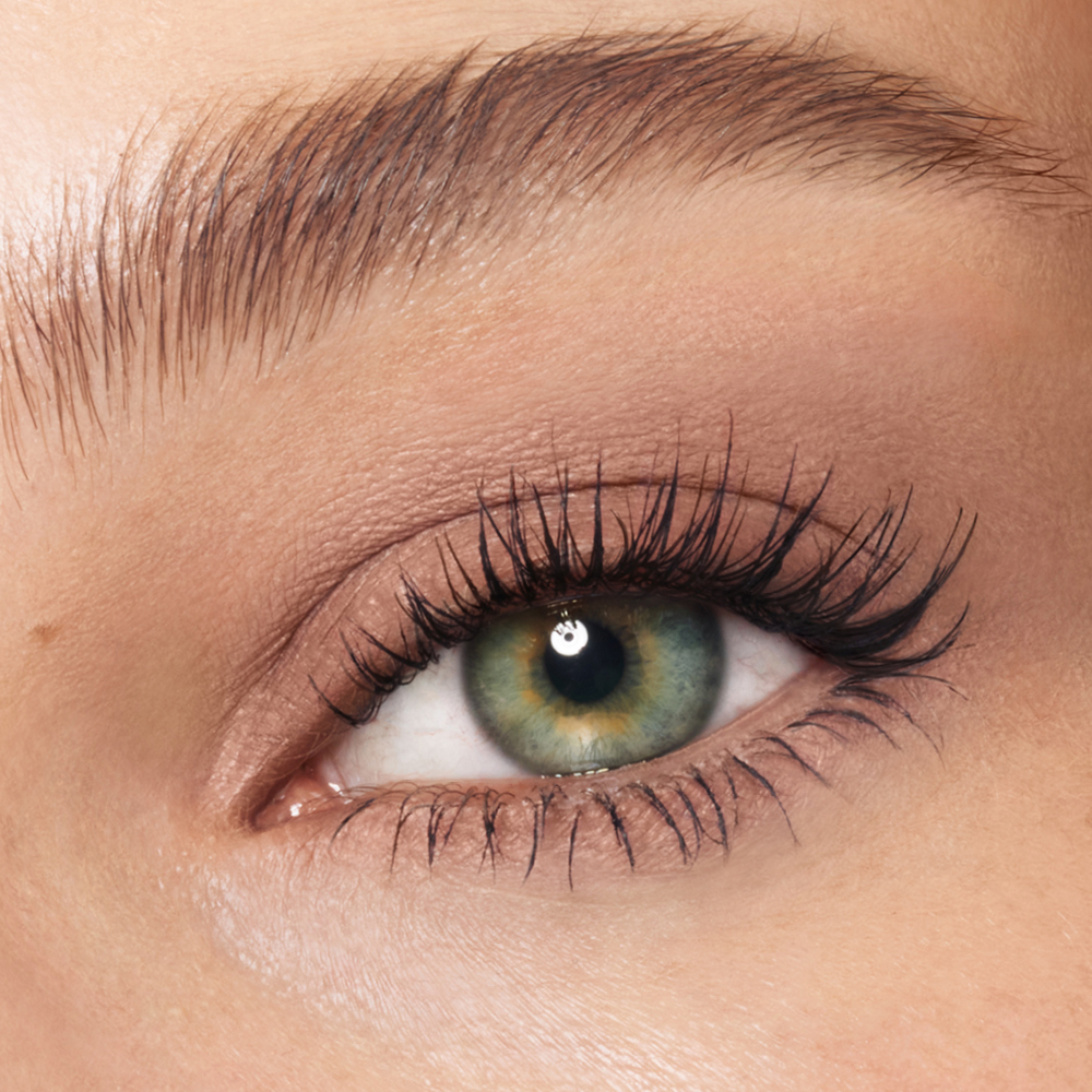 Exagger-eyes Eyeshadow Stick - Nude Sculpt Model Close Up  
