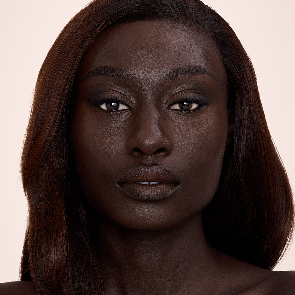 Airbrush Flawless Concealer - 17.5 Deep model after