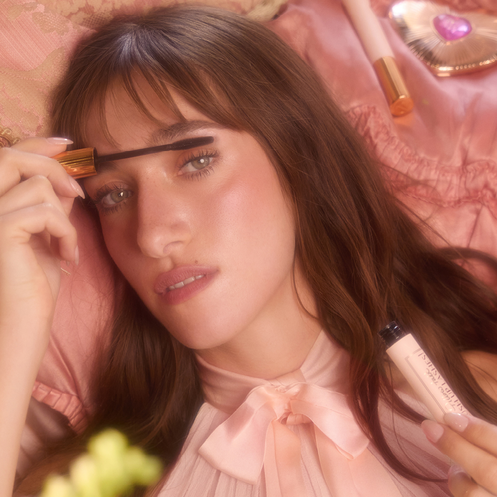 Pillow Talk Push Up Lashes Mascara - Model Bella 