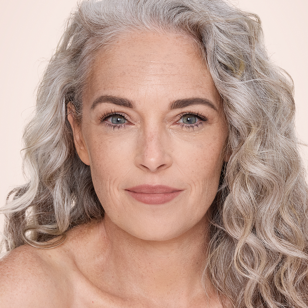 Airbrush Flawless Concealer - 4.5 fair model after 