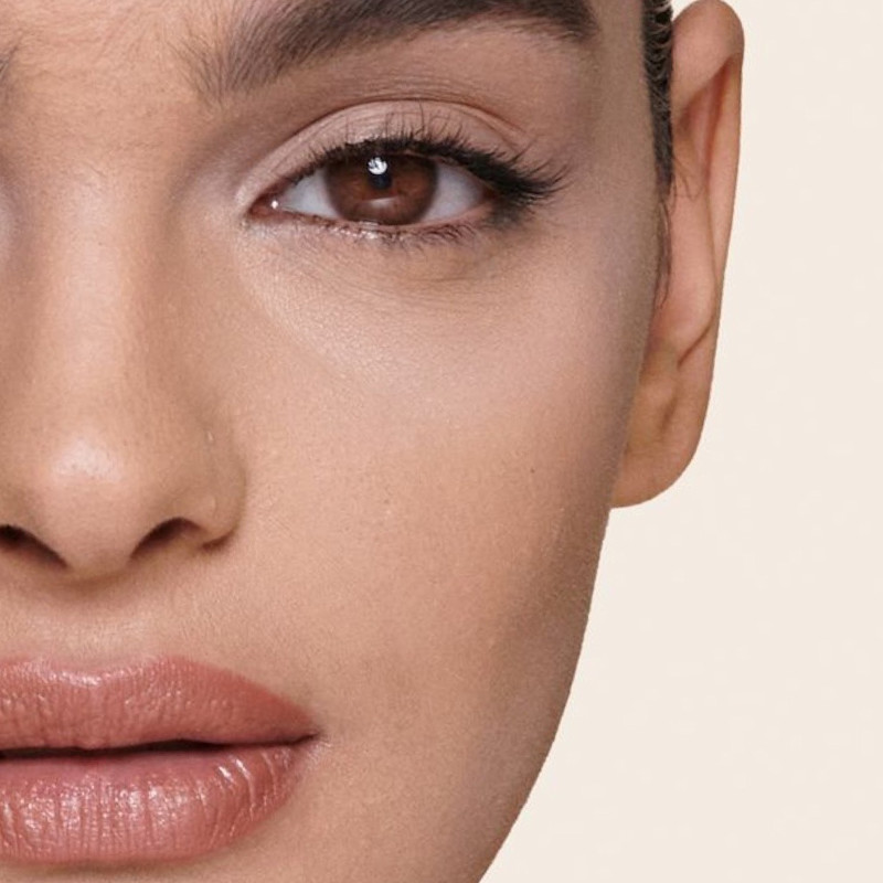 Brightening powder for medium skin