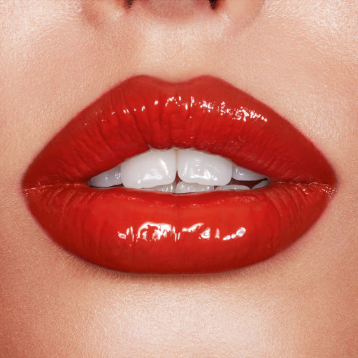 Latex Love Lip Lacquer Studo 64 model lip 