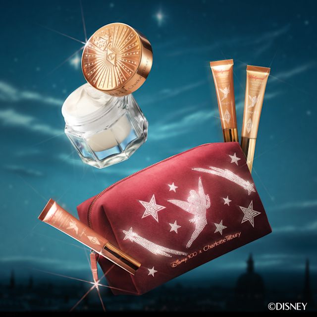 Collezione Disney100 x Charlotte Tilbury con Charlotte's Magic Cream, Beauty Light Wand e la trousse Beauty Wishes Makeup Bag
