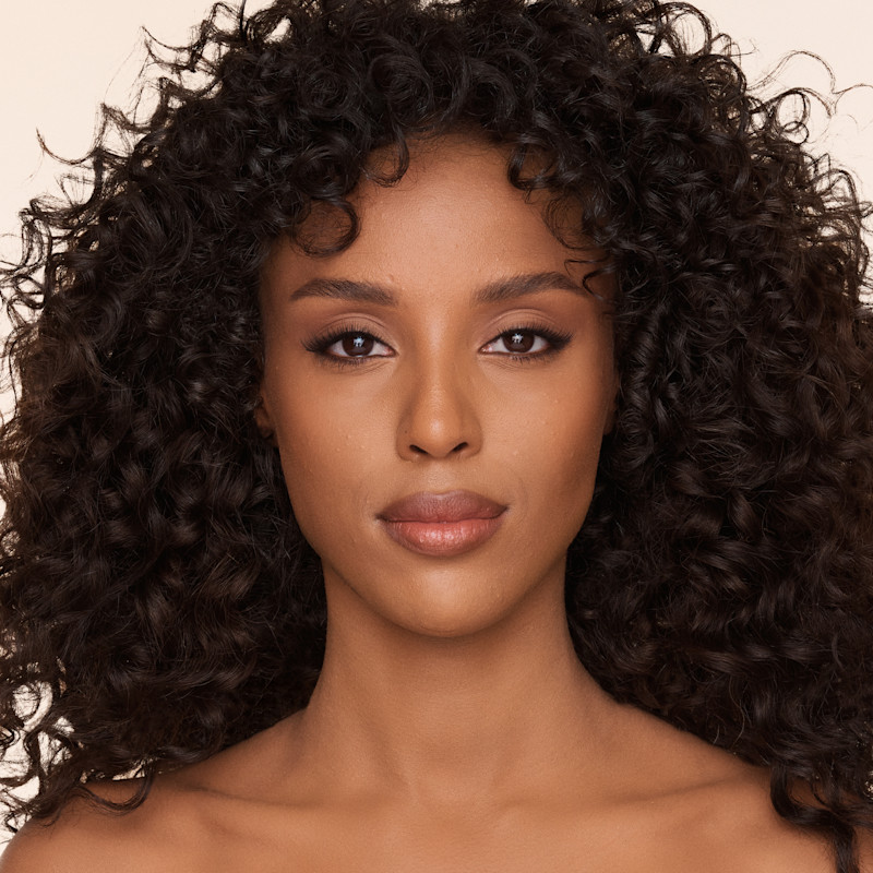 AIRbrush Flawless Foundation model shot shade 12C