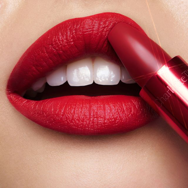 Model wearing Kiss N Tell and Pizzazz lip liner and lipstick combination