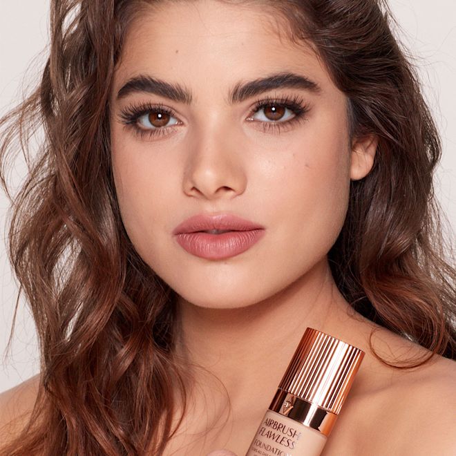 Airbrush Flawless Foundation 5 neutral model Airbrush Flawless Foundation 5 neutral model