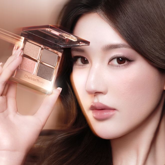 Luxury Palette - Uptown Girl Model Luxury Palette - Uptown Girl Model