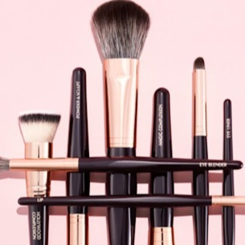 Makeup brush guide
