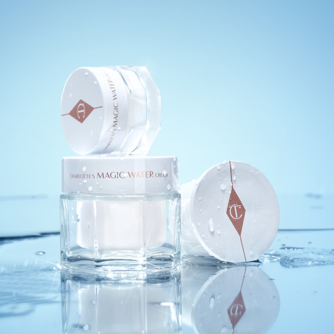 Emballage Magic Water Cream grand format avec emballage au format voyage et recharge