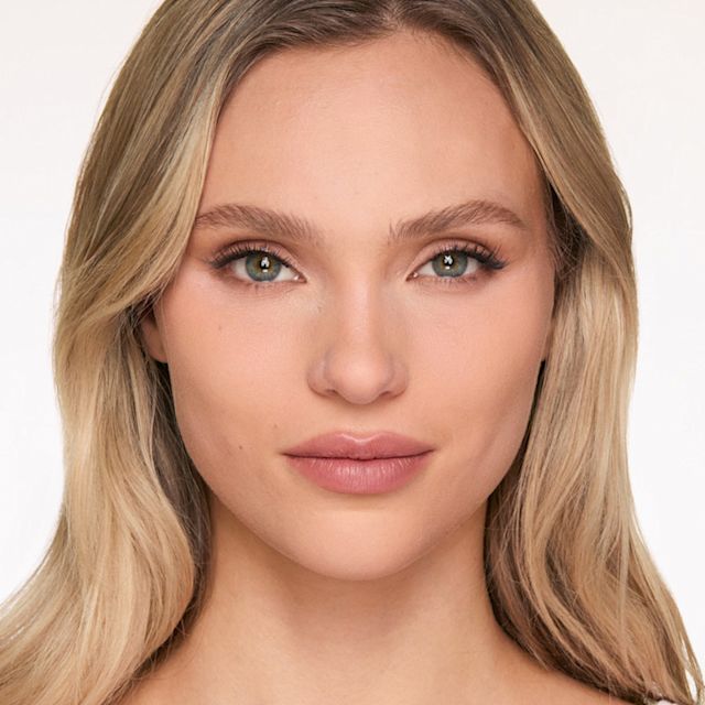 Pink loose setting powder for fair pale skin