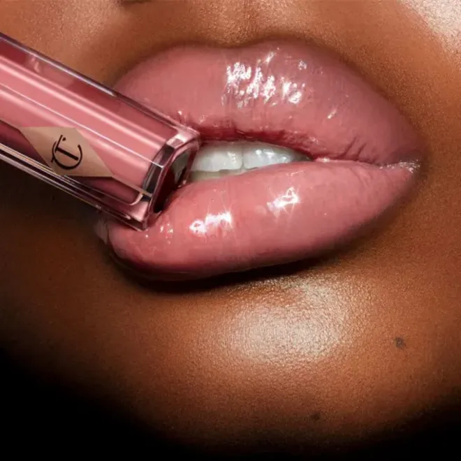 Pillow Talk Lip Lustre on deep skintone model Pillow Talk Lip Lustre on deep skintone model