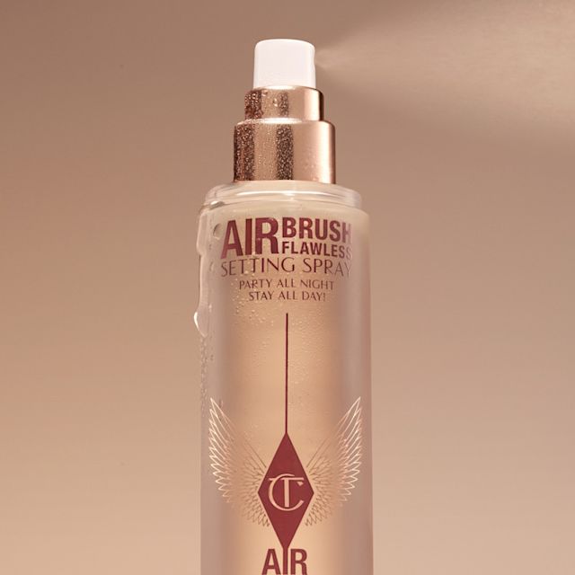Cómo lograr que el maquillaje dure todo el día con spray fijador