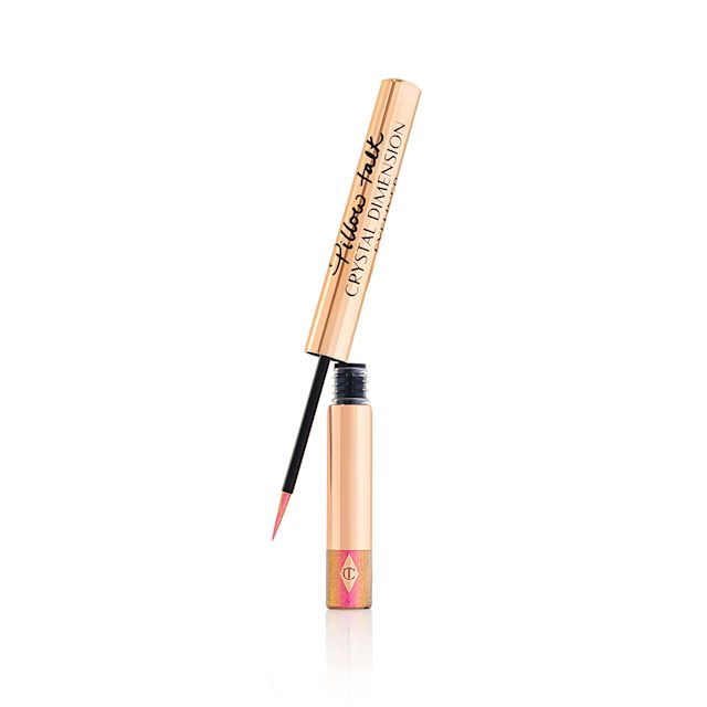 Pillow Talk Crystal Dimension Eyeliner es un delineador líquido multicromo que pasa del rosa Pillow Talk al dorado brillante