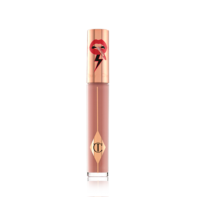 Latex Love Lippenlack in Belle Du Soir − Lippen eines dunkelhäutigen Models