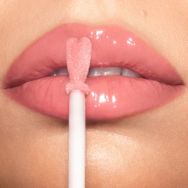 Collagen Lip Bath in Pillow Talk lips close-up Lips close-up of a light-tone model wearing a high-shine, nude-pink lip gloss.