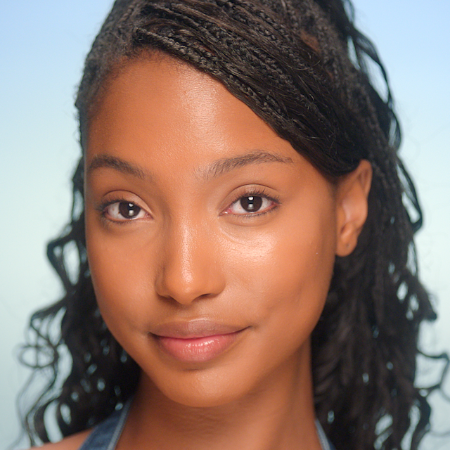 Model with full coverage foundation applied for her 2000s makeup look