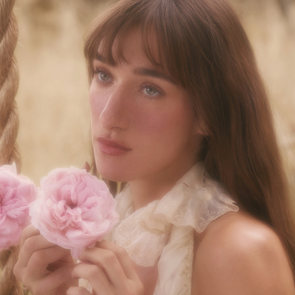 Pillow Talk Blush Balm Lip Tint - 90s Kiss - Model Bella 