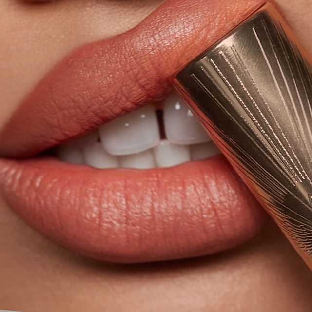 Teinte de rouge à lèvres caramel-nude Honey Blur