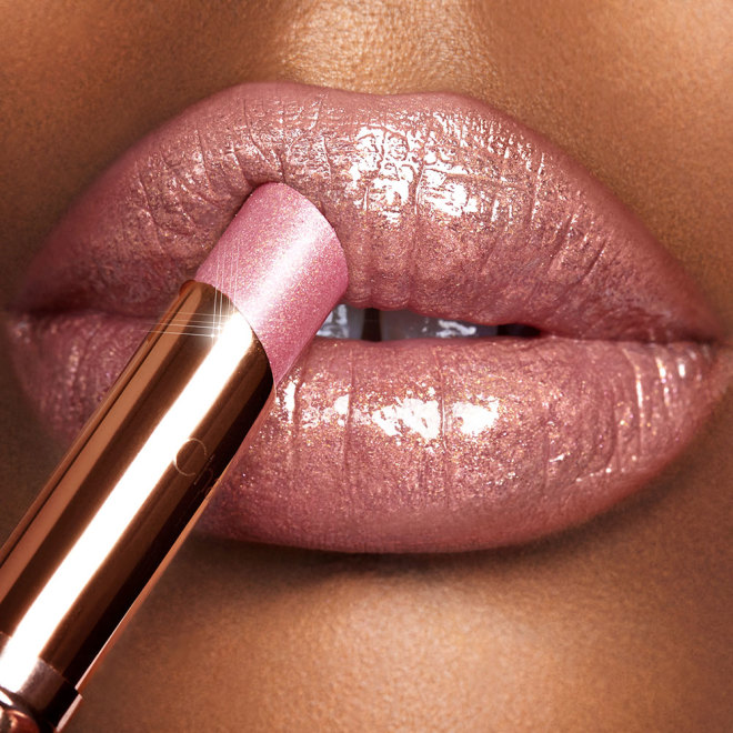 Pillow Talk Diamonds lipstick Model