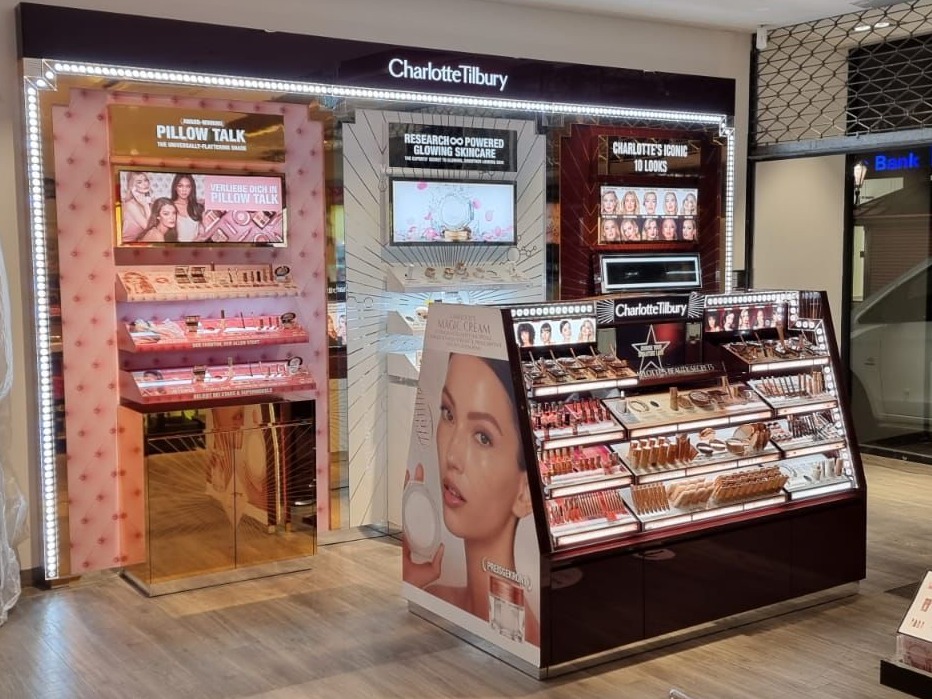 douglas counter Charlotte tilbury make-up