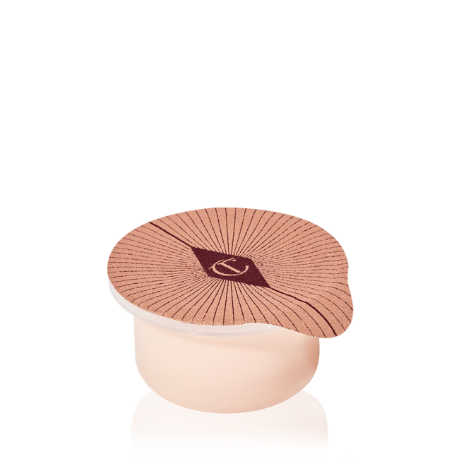 Refill of a champagne-coloured, thick and luscious eye cream in a petite pot with an easy-to-peel-off cover.