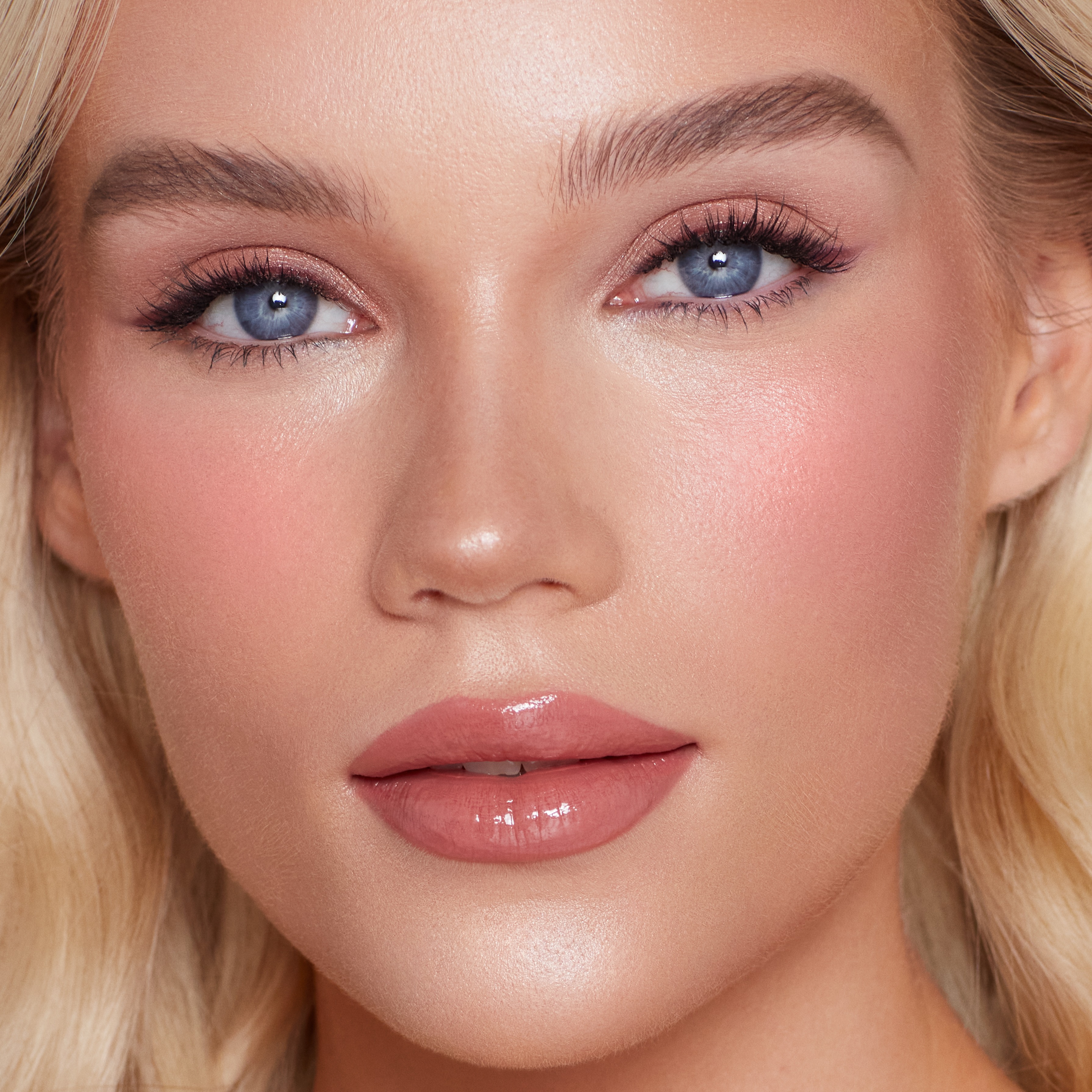 Model wearing a boyfriend blush summer blush look created with Pillow Talk Pink Pop