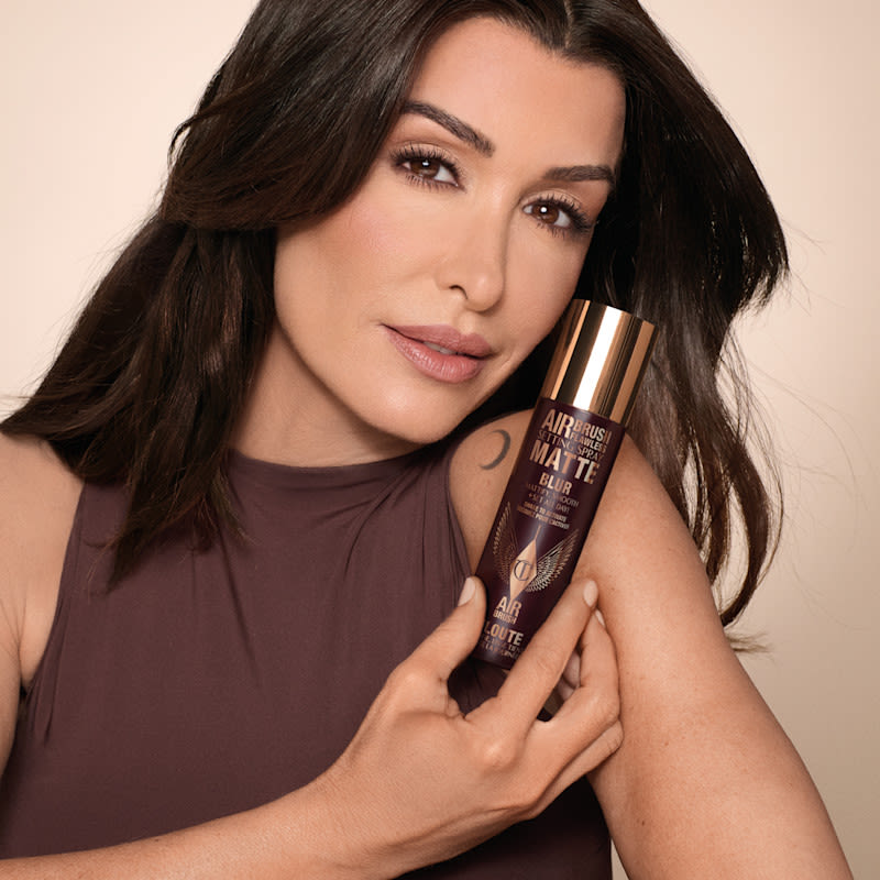 What does setting spray do for makeup?