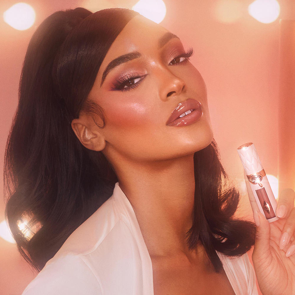 Jourdan Dunn wearing a nude-pink Pillow Talk 4th of july makeup look