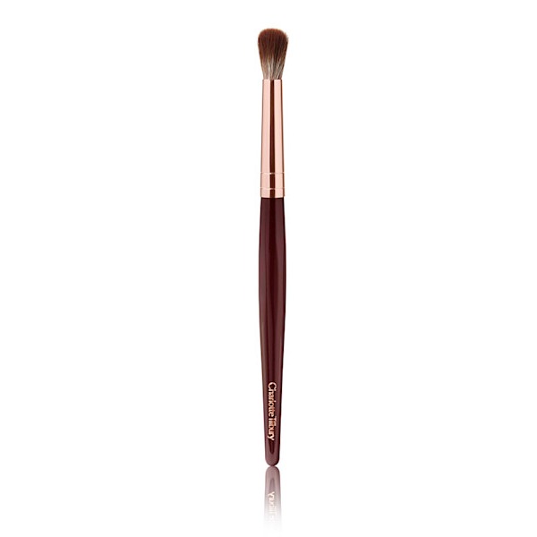 Charlotte's Eye Blender Brush est un pinceau tout doux idéal pour estomper sans effort