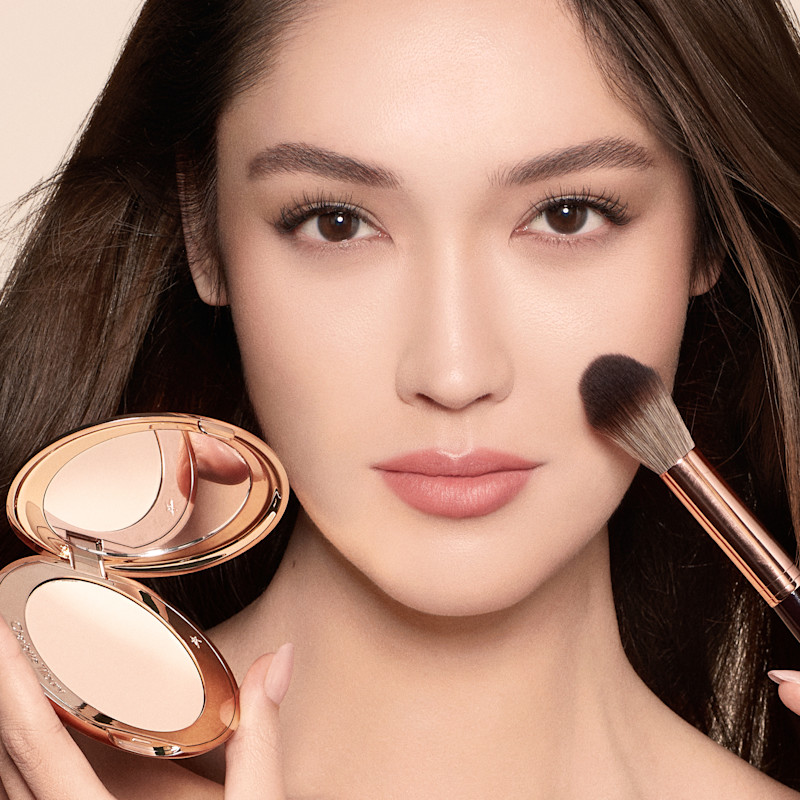 Set makeup with powder