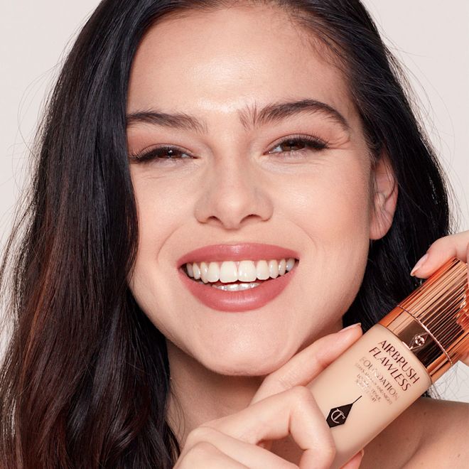 Airbrush Flawless Foundation 4 warm model Airbrush Flawless Foundation 4 warm model