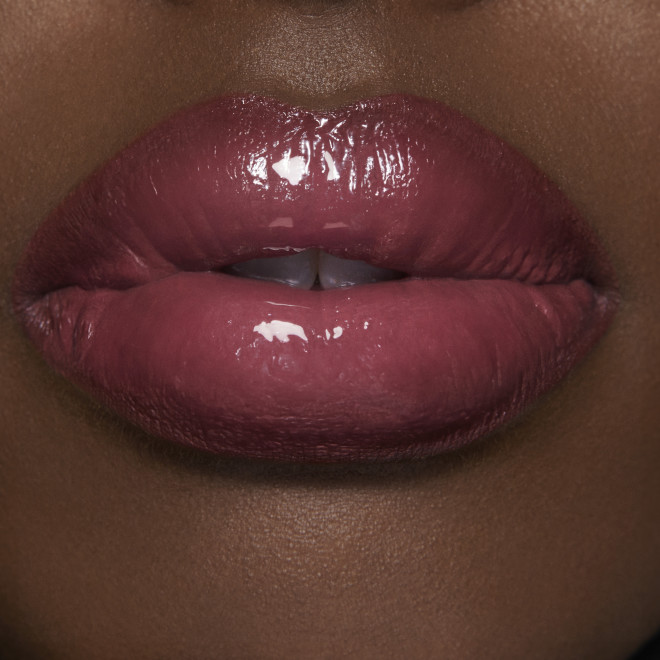 Lip Gloss & Mini Lipstick Kit in 90s Pink on deep skin tone model