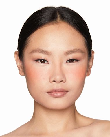 UNREAL BLUSH - PEACHY GLOW - MODEL 4