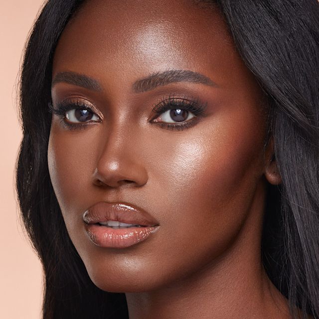Model wearing Contour Shade for Tan-Deep Skin