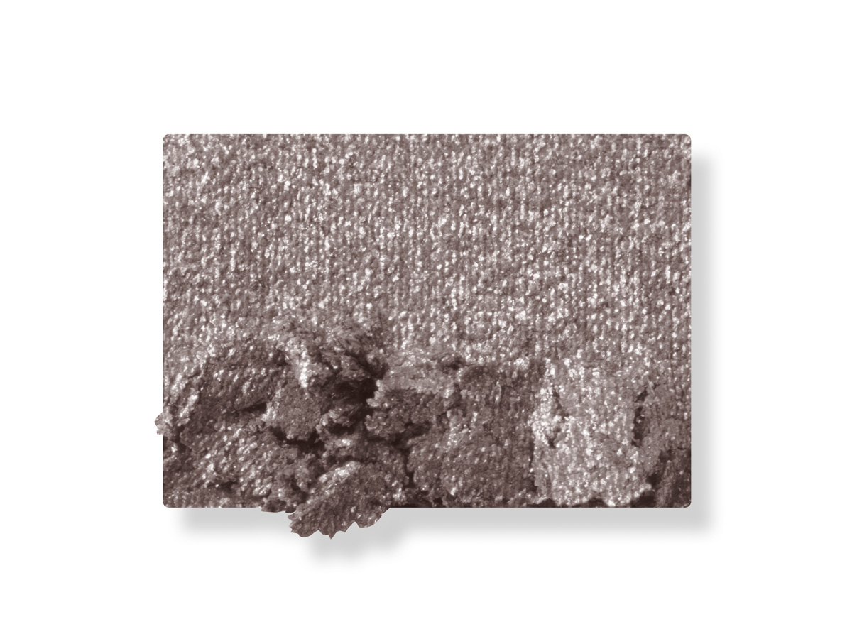 Swatch of a powder eyeshadow in a sparkling silver colour. 