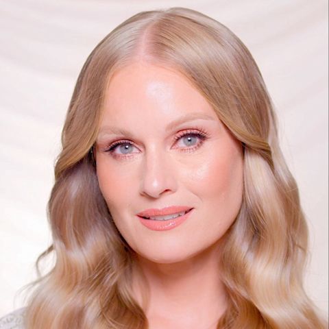 Maquillage spécial mère de la mariée sur un mannequin d'âge mur, par Sofia Tilbury